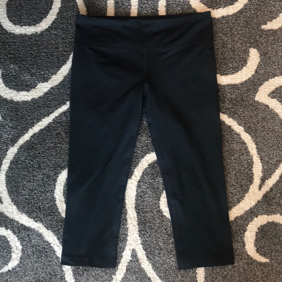 Under Armour Black Capri Leggings - Picture 1 of 4
